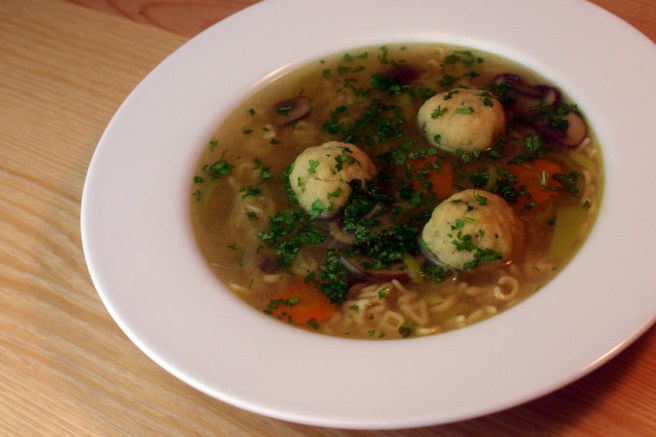 Nudelsuppe mit Klößchen