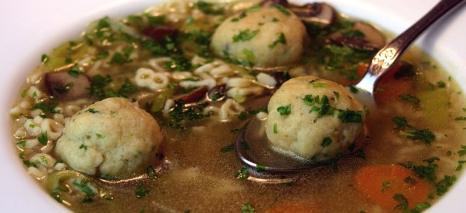 Nudelsuppe mit Klößchen