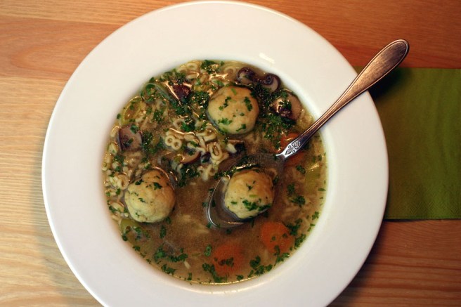 Nudelsuppe mit Klößchen
