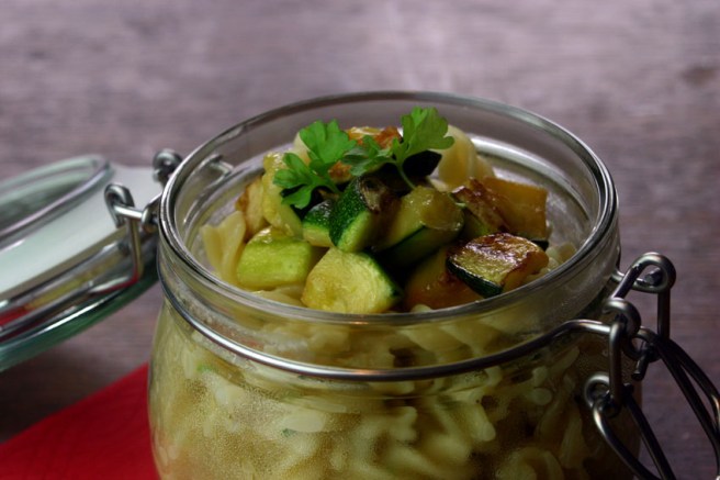 Nudeln in Gorgonzolasoße mit Zucchini