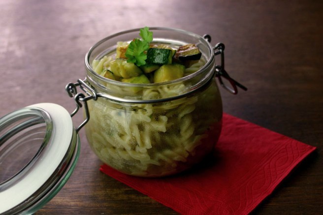 Nudeln in Gorgonzolasoße mit Zucchini