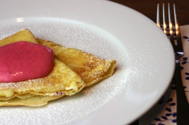 pfannkuchen mit geeistem himbeerquark 