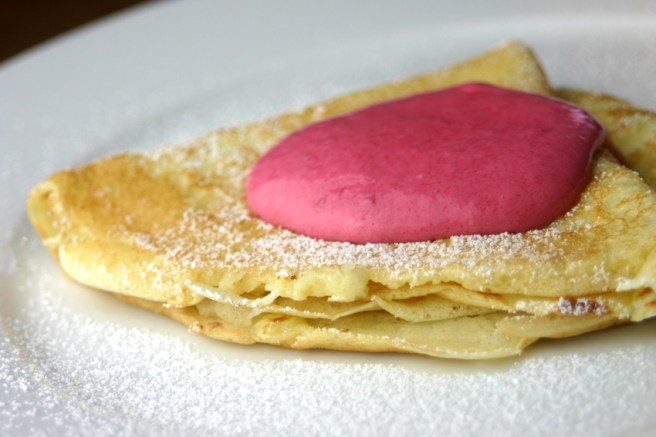 pfannkuchen mit geeistem himbeerquark 