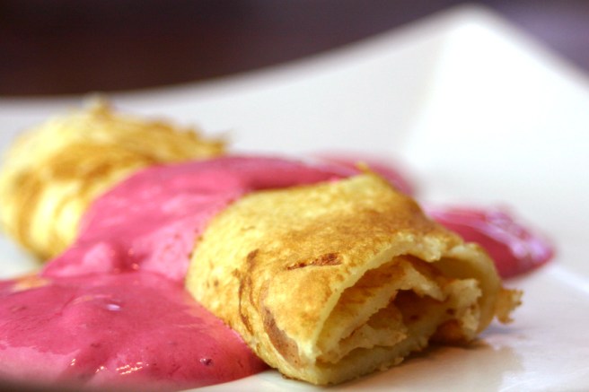 pfannkuchen mit geeistem himbeerquark 