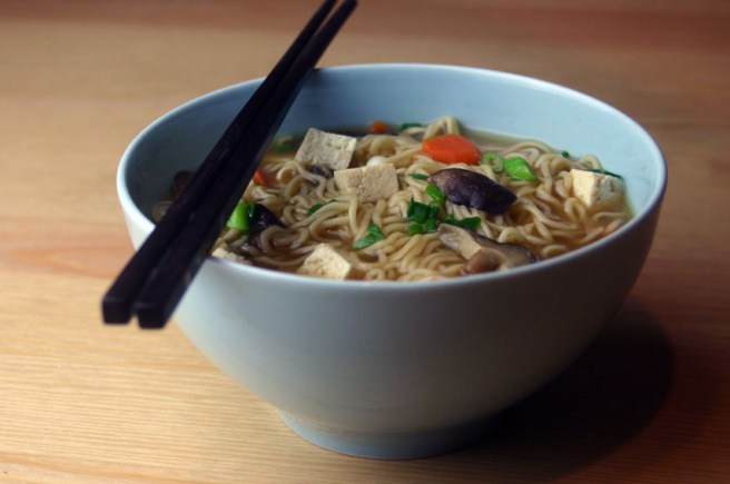 Vegane Misosuppe mit Mie-Nudeln