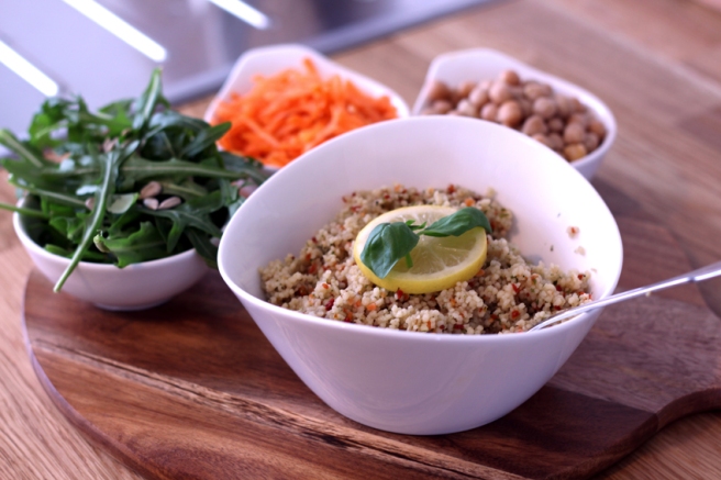 vegan Lunchbox zum Mitnehmen – Couscous-Kichererbsen-Salat