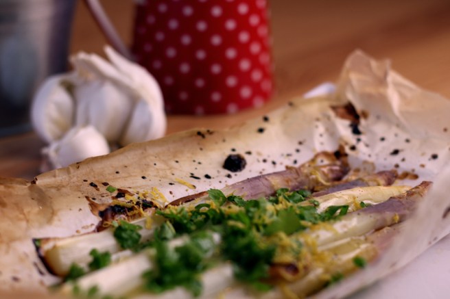 ´Spargel aus dem Ofen mit (veganer) Zitronenbutter