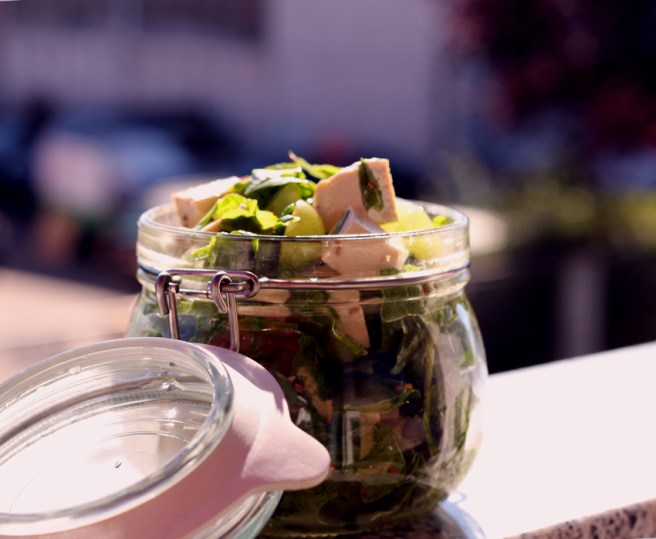 Spinat Tofu Salat Weintrauben vegan