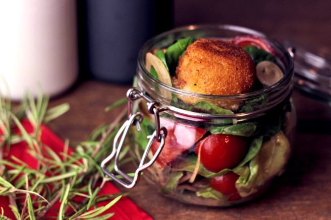 Spinatsalat mit frittiertem Mozzarella