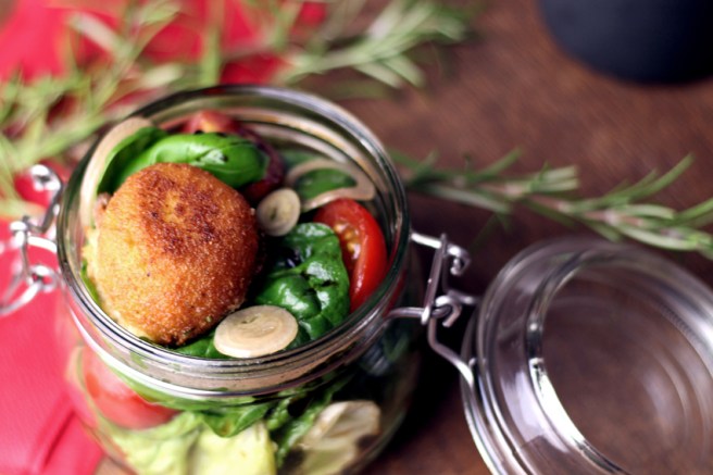 Spinatsalat mit frittiertem Mozzarella