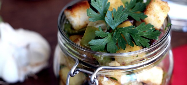 Brotsalat mit Trauben und Süßkartoffel