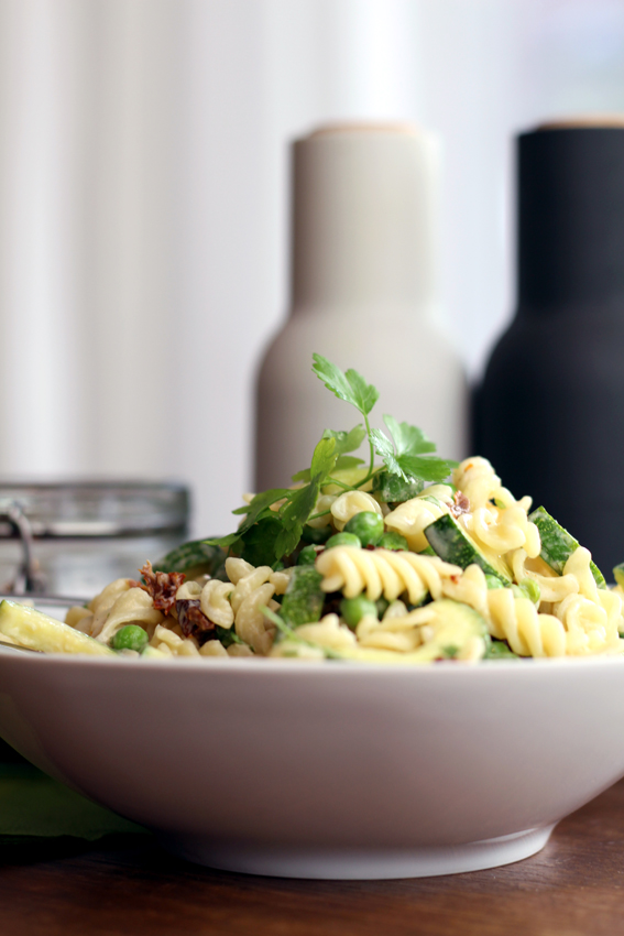Nudelsalat mit Tahini-Dressing vegan Rezept