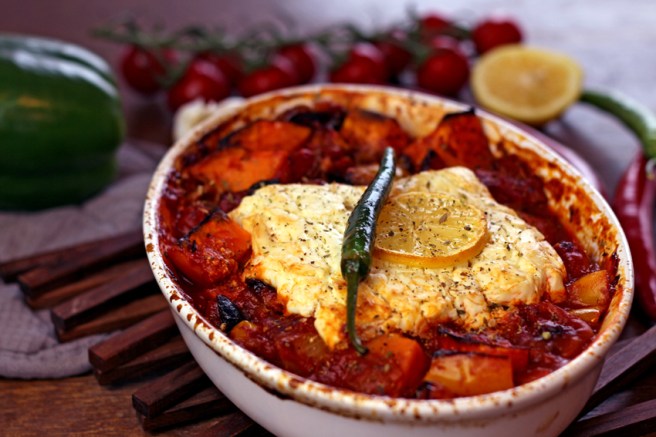 Feta auf geschmortem Ofengemüse